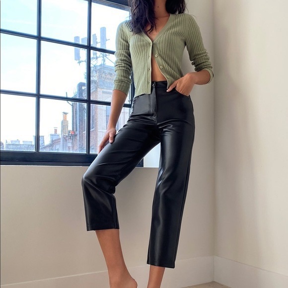 NWT Aritzia Melina Cropped Pant Size 0 Vegan Leather - Picture 1 of 7